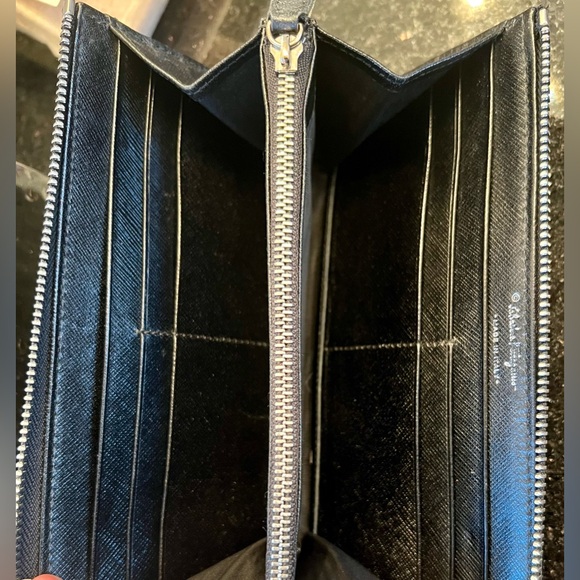 Authentic Salvatore Ferragamo Saffiano Leather Black Women's Zippy Wallet EUC! - Picture 13 of 16